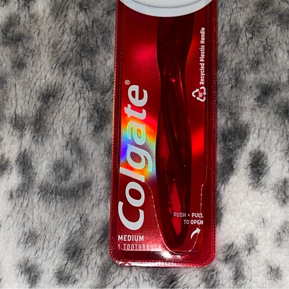 Colgate Toothbrush - Picture 3 of 8